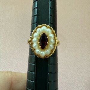 Vintage Avon Gold Ring size 7 with faux garnet and pearls